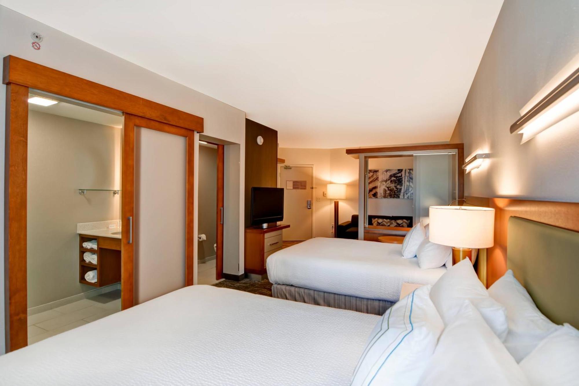Springhill Suites By Marriott Cincinnati Midtown Exterior photo